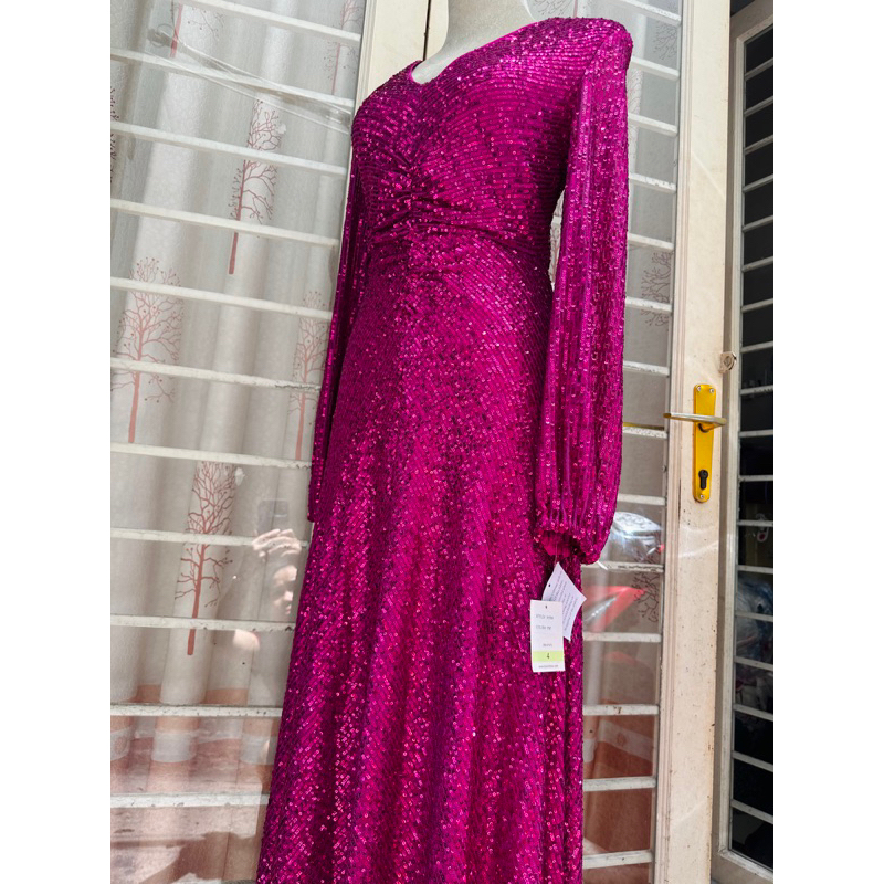 Taylor xuất dư kim sa dạ hội siêu tôn dáng