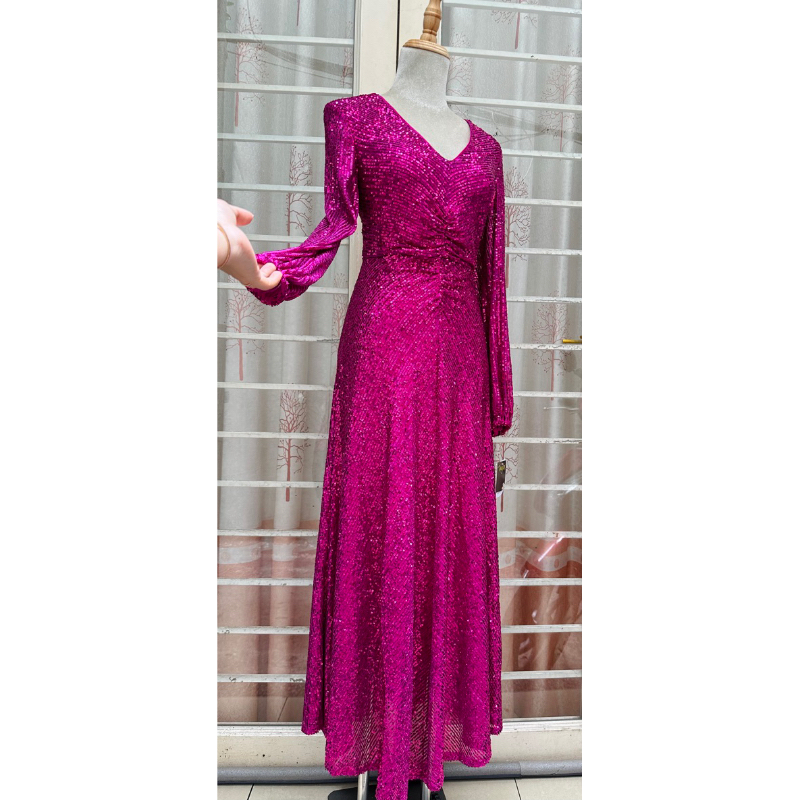 Taylor xuất dư kim sa dạ hội siêu tôn dáng