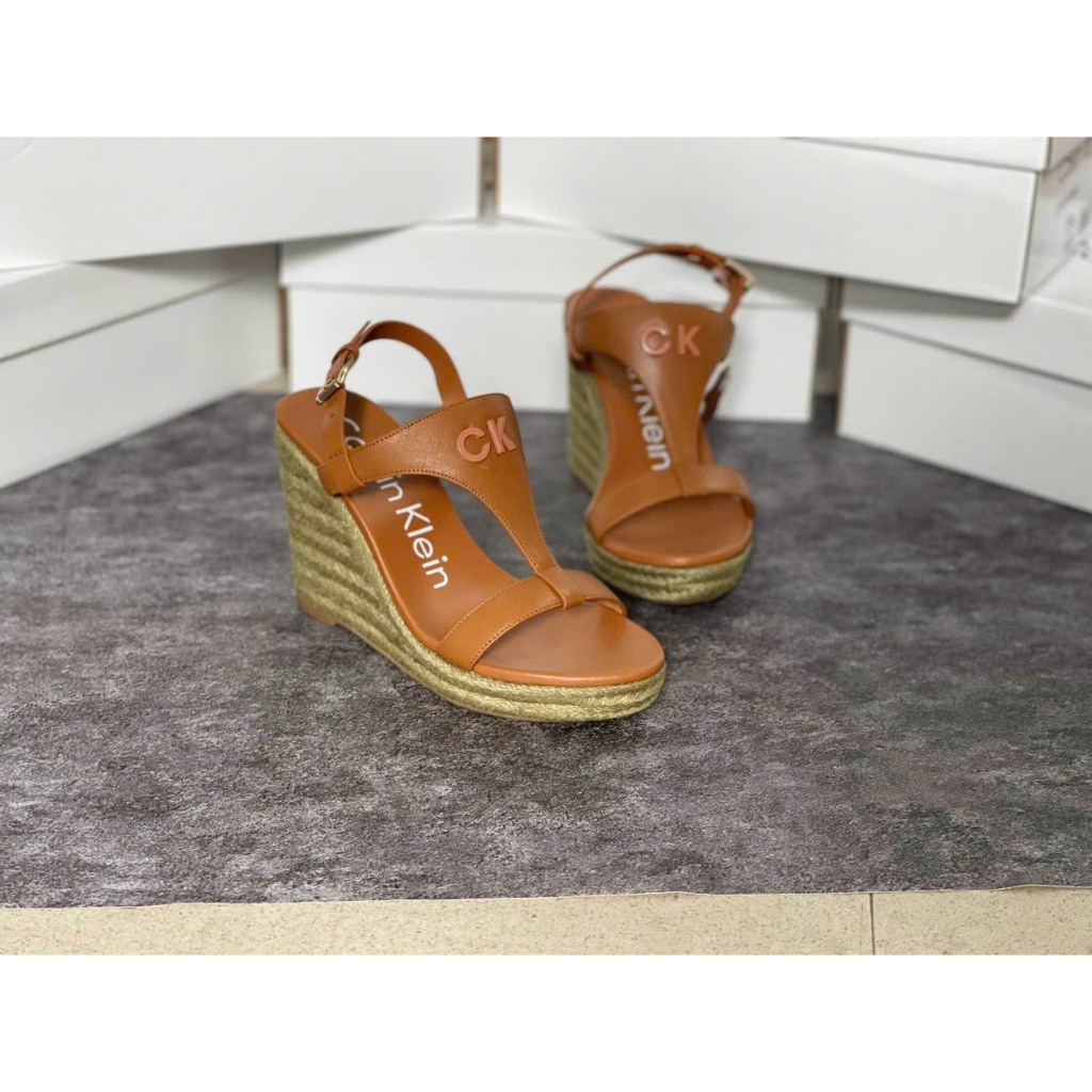 Sandal đế xuồng CK Calvin Klein Women's Blinda Wedge Sandal đế 9 phân, mũi 2 phân