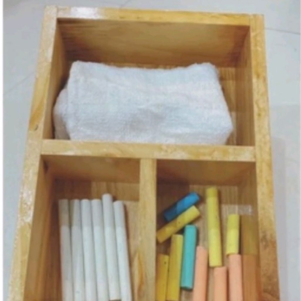 Khay đựng phấn viết bảng-kích thước 15x25x5cm-khay đựng phấn giáo viên được làm từ gỗ tự nhiên