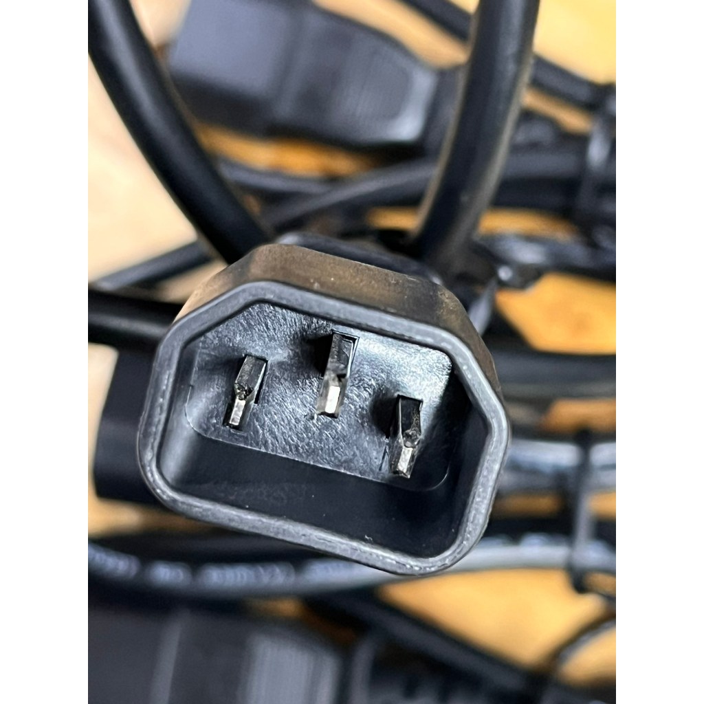 Dây nguồn c13-c14, dùng cắm ups vô máy tính, 3 x 1.0mm2, dài 1m