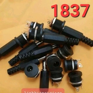 1 đôi jack cắm đực cái 5-12v. 5.5 x 2.1mm
