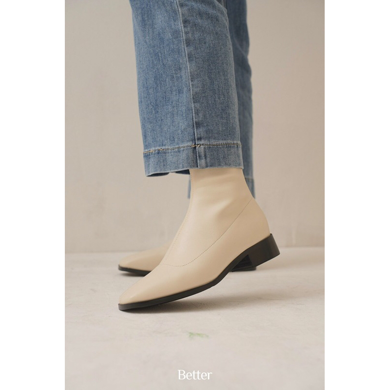 Flat Ankle Boot ngắn mũi vuông, đường viền chỉ, khóa kéo bên hông, viền đế đen, cao 3cm - BETTER - 250923002