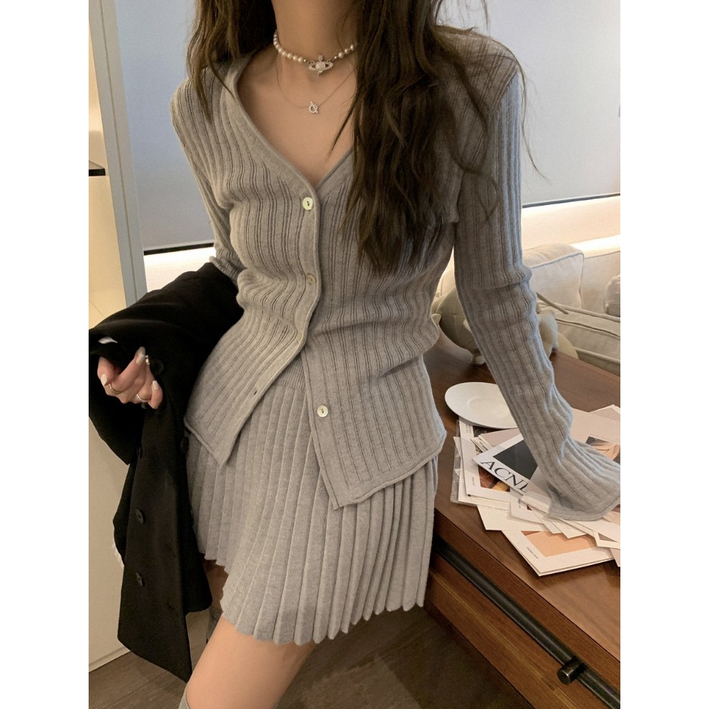 Set bộ áo cardigan và chân váy xếp ly chất liệu len dệt nữ tính phong cách Hàn Quốc - Tiktik