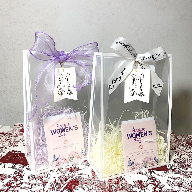 Túi đựng quà tặng nhựa PP trong suốt + rơm + nơ + tag + thiệp