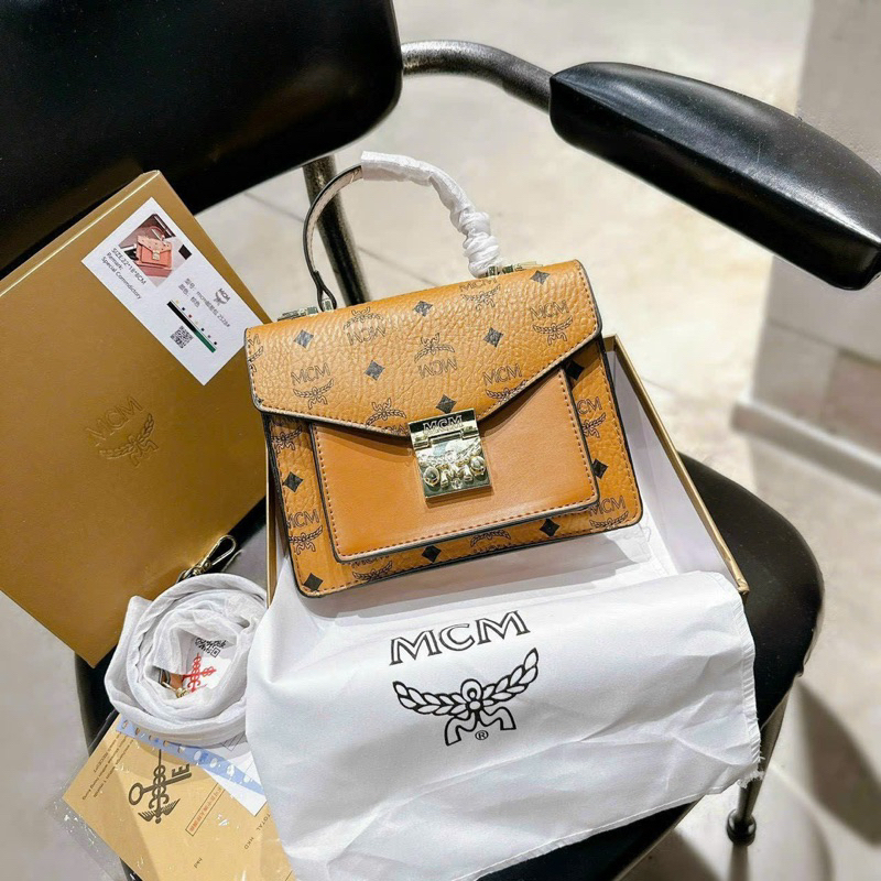 Túi MCM cầm tay sz 22cm full hộp xinh