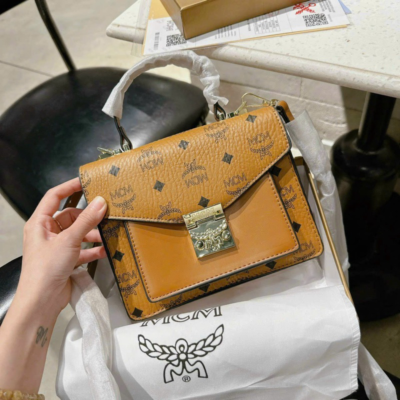 Túi MCM cầm tay sz 22cm full hộp xinh