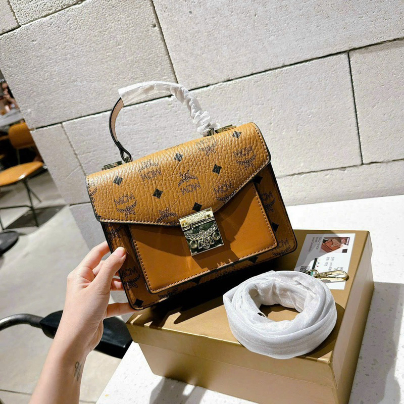 Túi MCM cầm tay sz 22cm full hộp xinh