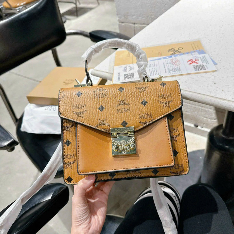 Túi MCM cầm tay sz 22cm full hộp xinh