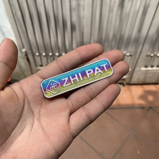 Logo titan zipat sẵn keo dán