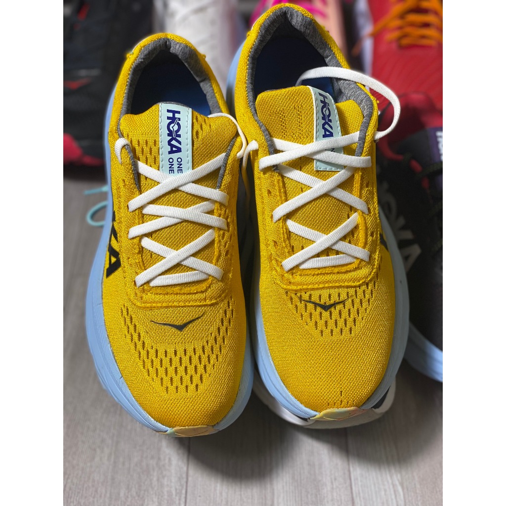 GIÀY CHẬY BỘ HOKA vàng- running shoes đậm  Giay Tập Gym