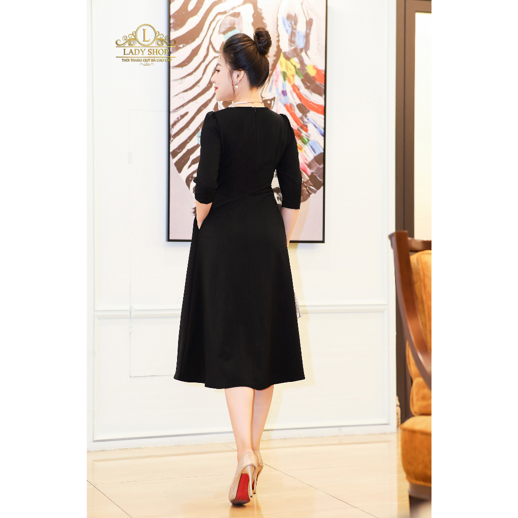 Đầm xước hàn cổ tròn khóa ngực kết hoa Ladyshop thời trang trung niên cao cấp T218