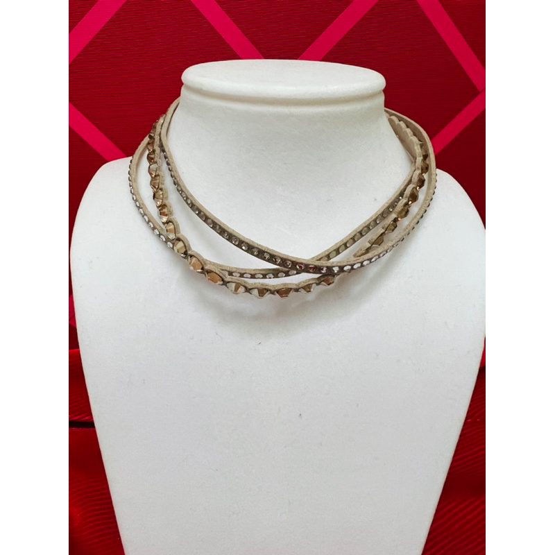 Dây chuyền ngắn bằng da đính hạt