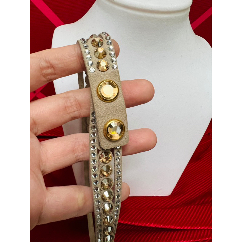 Dây chuyền ngắn bằng da đính hạt