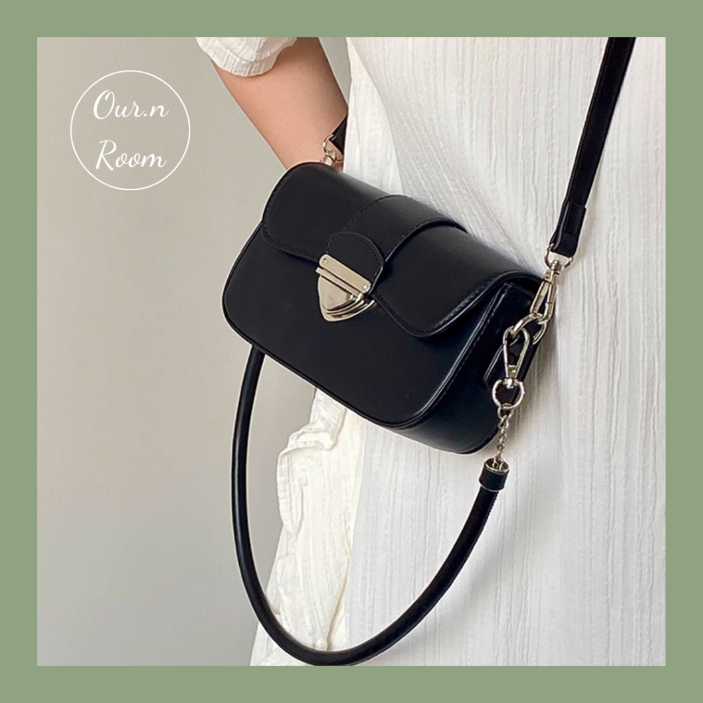 Túi kẹp nách form cứng khóa hình tam giác kèm dây đeo chéo phong cách Hàn Quốc 16102302