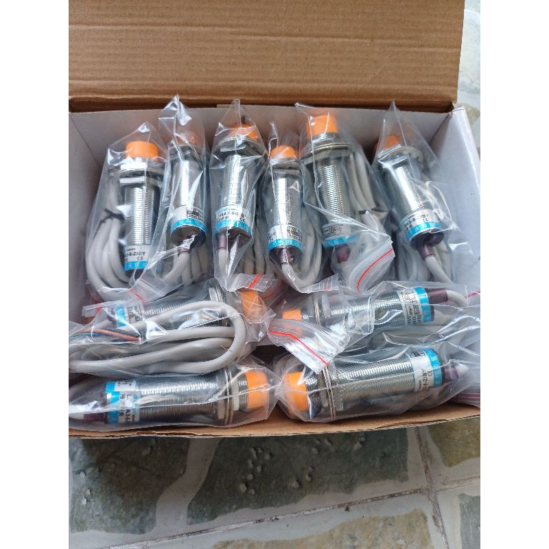 Cảm biến tiệm cận,sensor sắt từ LJ18A3-8-Z/AY LJ18A3-8-Z/BY, PNP NO-NC 3 dây