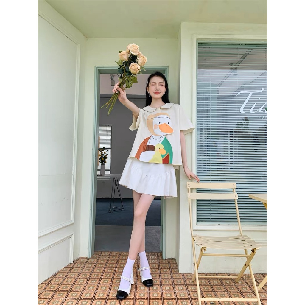 Áo sơ mi form rộng tay ngắn hoạ tiết hình chú vịt phong cách Hàn Quốc