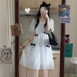 Đầm xu hướng dễ thương du lịch chất voan cao cấp 2 lớp đính nơ cổ vuông tay búp váy xoè tầng trắng trên gối XĐ