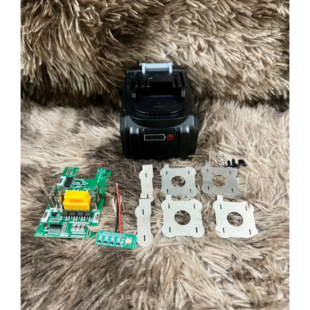 Vỏ mạch Makita 5s-2p 18V 8AH cell 21700 mạch nhận sạc zin, có Led báo pin và tem đáy. BN.