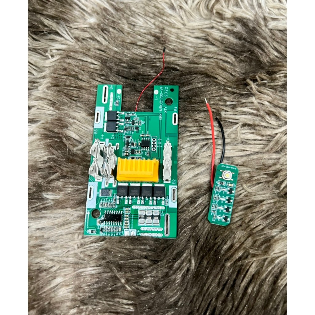 Vỏ mạch Makita 5s-2p 18V 8AH cell 21700 mạch nhận sạc zin, có Led báo pin và tem đáy. BN.