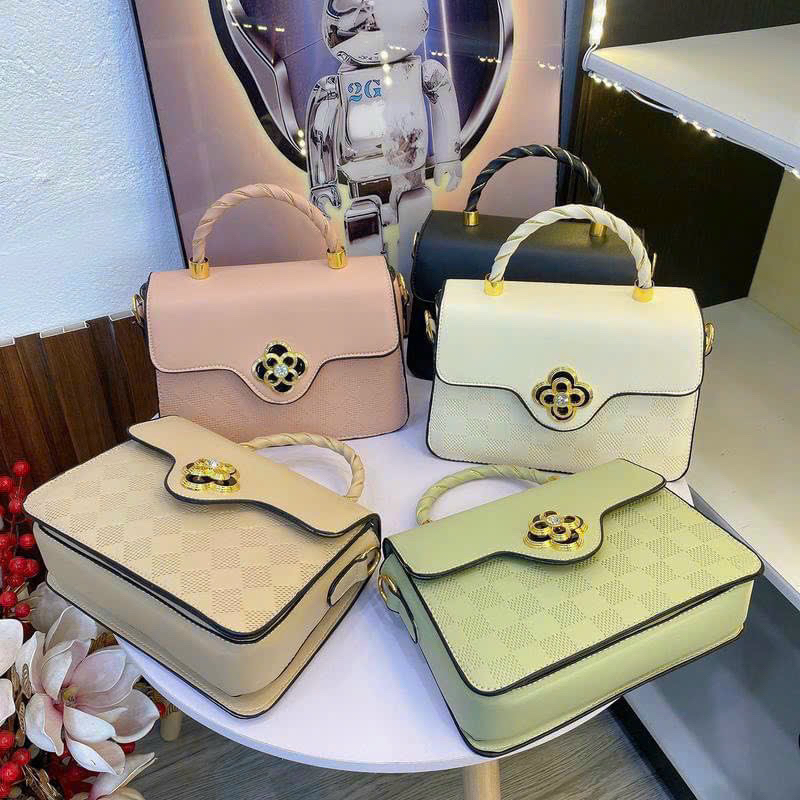 Túi đeo vai đeo chéo khoá hoa xoay công sở