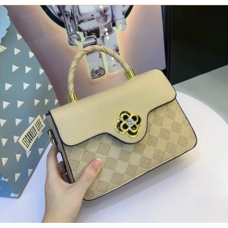 Túi đeo vai đeo chéo khoá hoa xoay công sở