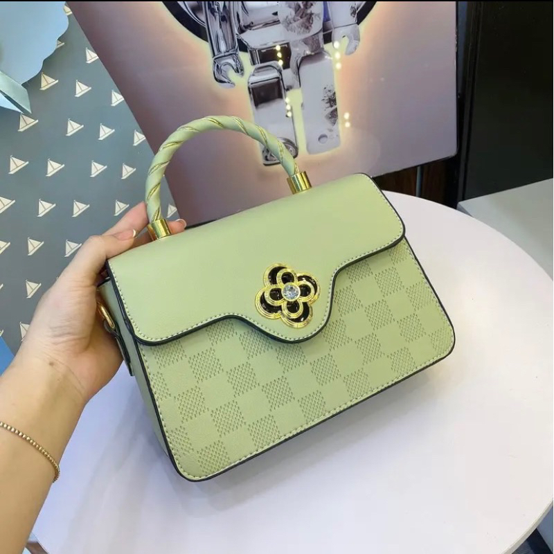 Túi đeo vai đeo chéo khoá hoa xoay công sở