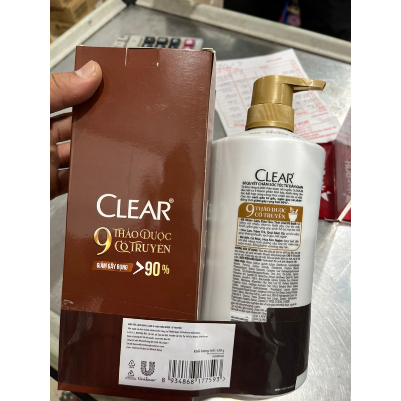 Dầu gội sạch gàu Clear Botanique 630g/chai