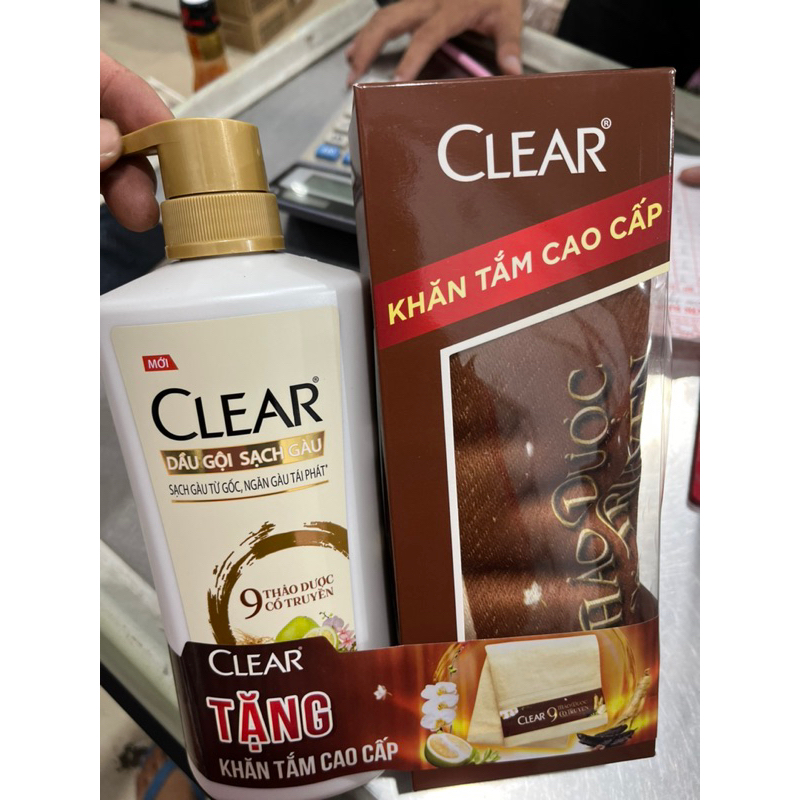 Dầu gội sạch gàu Clear Botanique 630g/chai