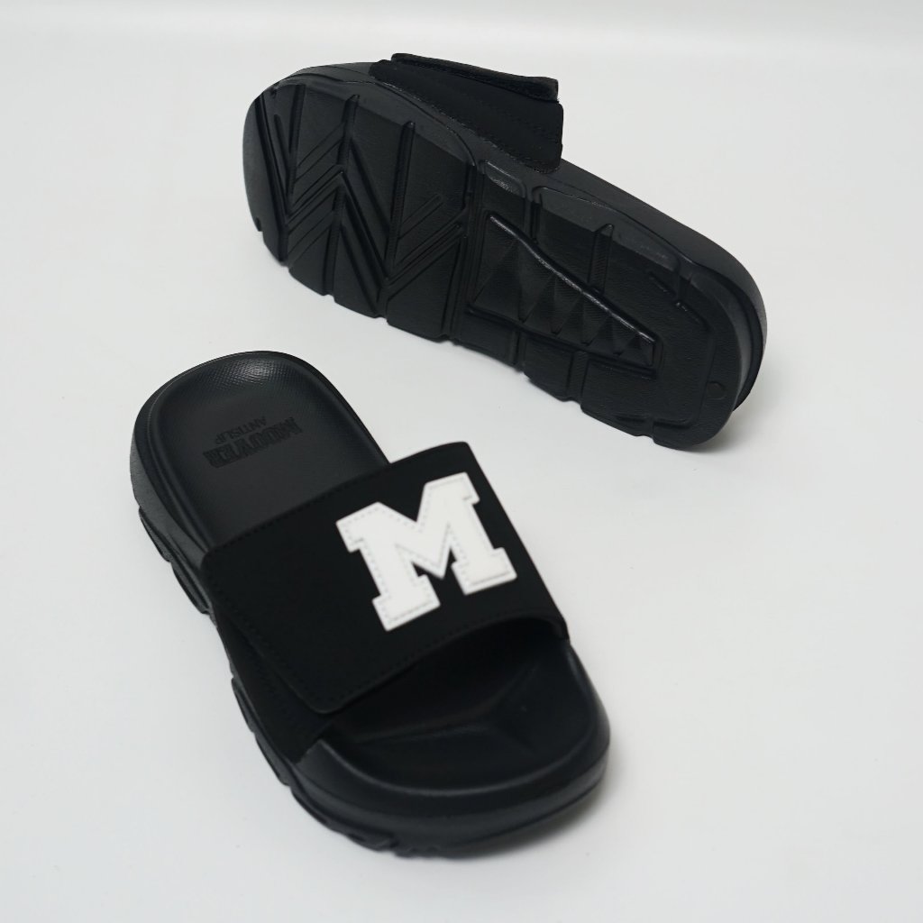 Dép quai ngang dán Moover Logo, nhẹ chân, hắc dáng, dế phối đồ, mẫu mới