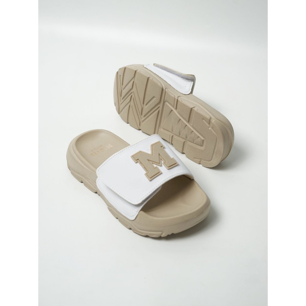 Dép quai ngang dán Moover Logo, nhẹ chân, hắc dáng, dế phối đồ, mẫu mới