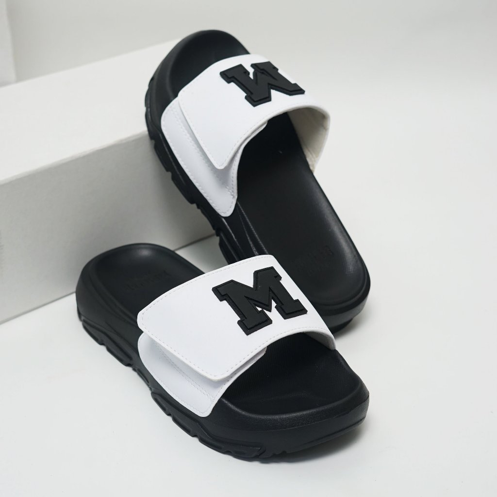 Dép quai ngang dán Moover Logo, nhẹ chân, hắc dáng, dế phối đồ, mẫu mới