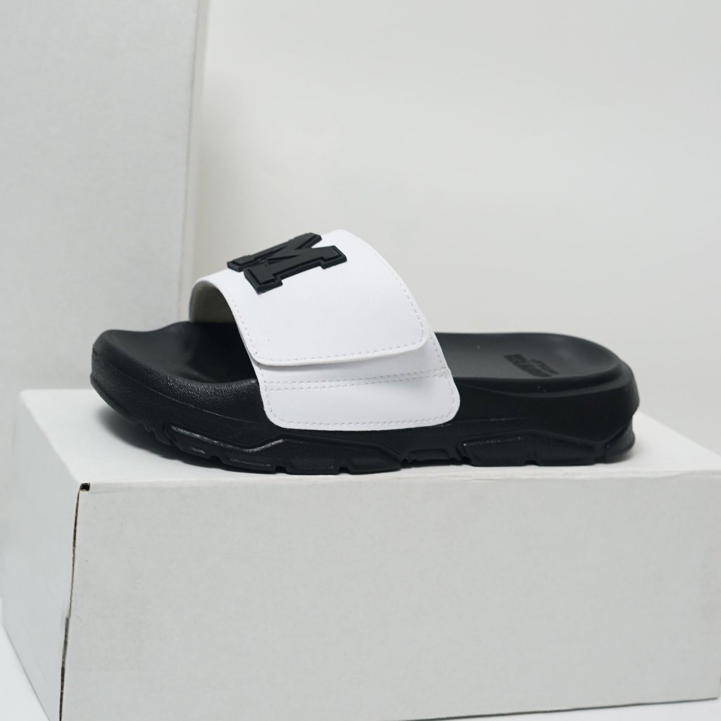 Dép quai ngang dán Moover Logo, nhẹ chân, hắc dáng, dế phối đồ, mẫu mới