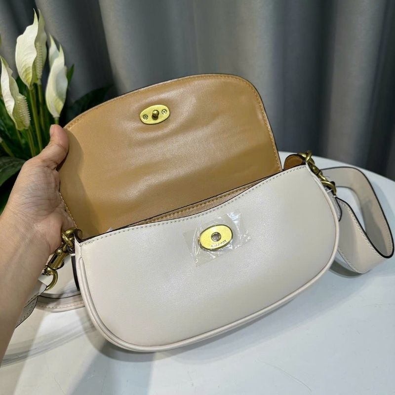 ✨✨Coach Harley Crossbody bag✨✨ CM702🌟Mẫu coach dáng bầu đơn giản, dễ phối