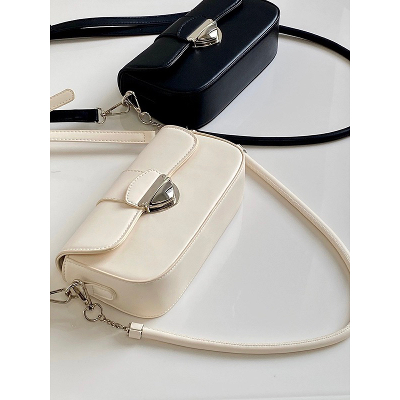 Túi kẹp nách form cứng khóa hình tam giác kèm dây đeo chéo phong cách Hàn Quốc 16102302