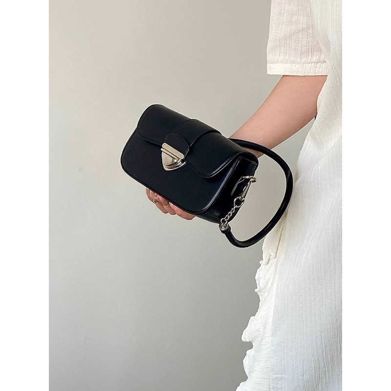 Túi kẹp nách form cứng khóa hình tam giác kèm dây đeo chéo phong cách Hàn Quốc 16102302