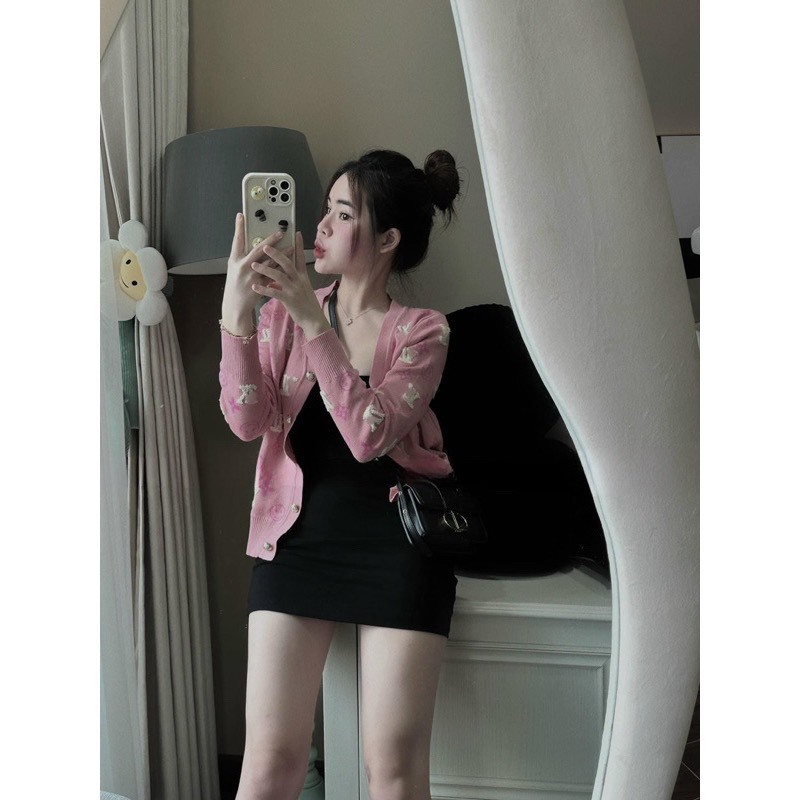 Áo Khoác Cardigan Len Màu Hồng Thêu Chữ LVV Mới Nhất