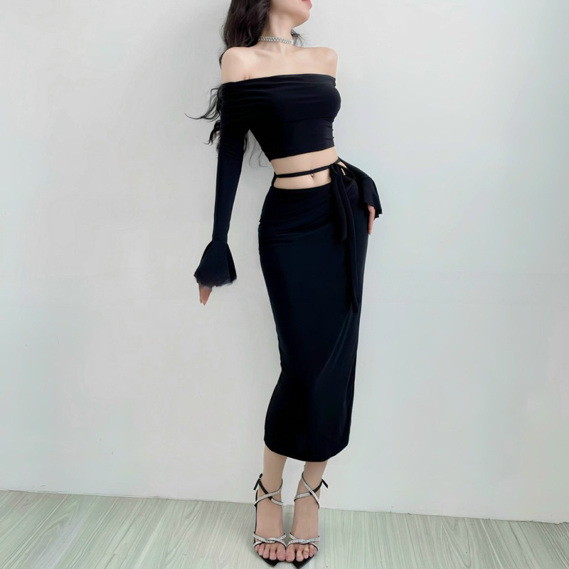 Set trễ vai áo tay loa chân váy cạp thấp xẻ tà