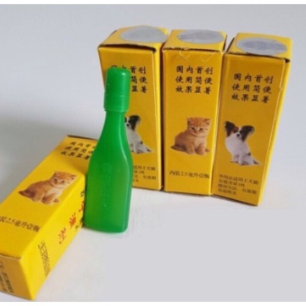 Nhỏ gáy ngừa ve rận bọ chét cho chó mèo.