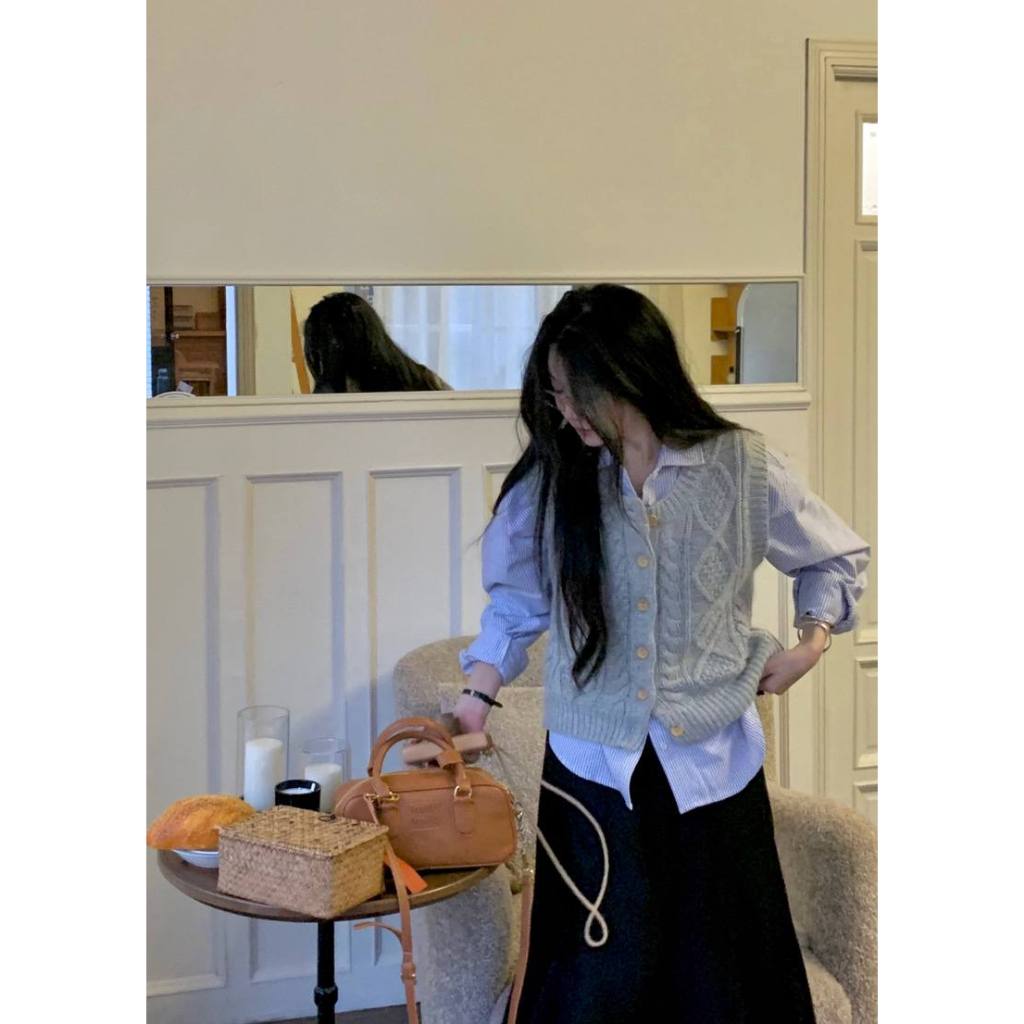 Set Đồ Nữ Áo Len Nữ Kiểu Áo Gile Len Màu Xám, Áo Sơ Mi Dài Tay Kẻ Sọc, Chân Váy Dài Qua Gối Set Đồ Nữ Đi Chơi SD689