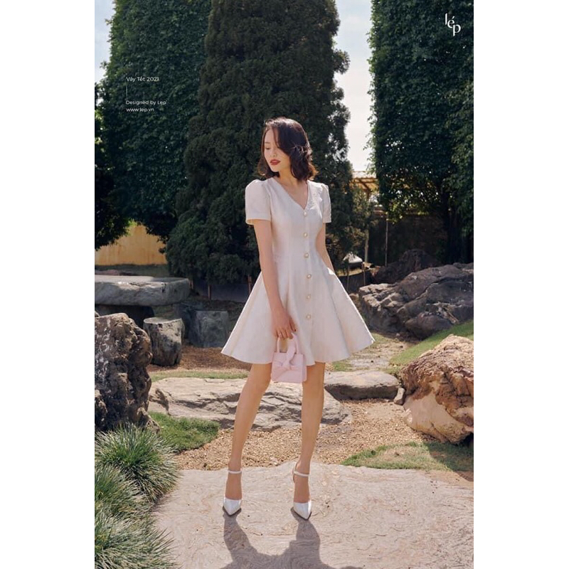 Váy lép size M mới tinh tươm , chị hàng xóm nhờ đăng giúp size M nhé