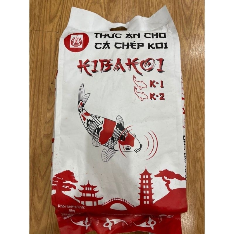 Cám cá koi 5 kg kibakoi dòng 2 trong 1 cho cá Việt siêu tiết kiệm- tặng vitamin C dạng bột 100 g