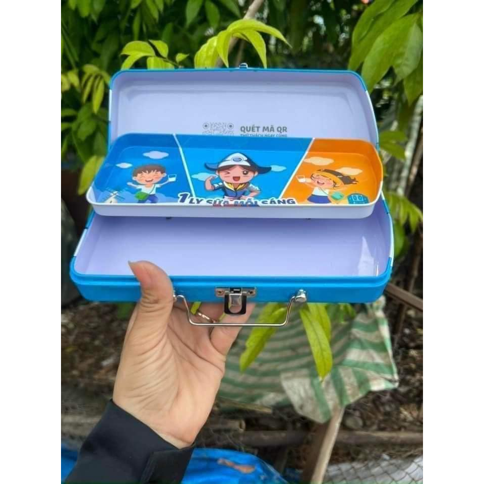 Hộp Bút sắt 2 tầng Hình Oto Có bánh Xe dễ thương cho bé đựng dụng cụ học tập, bút, thước mang tới lớp.