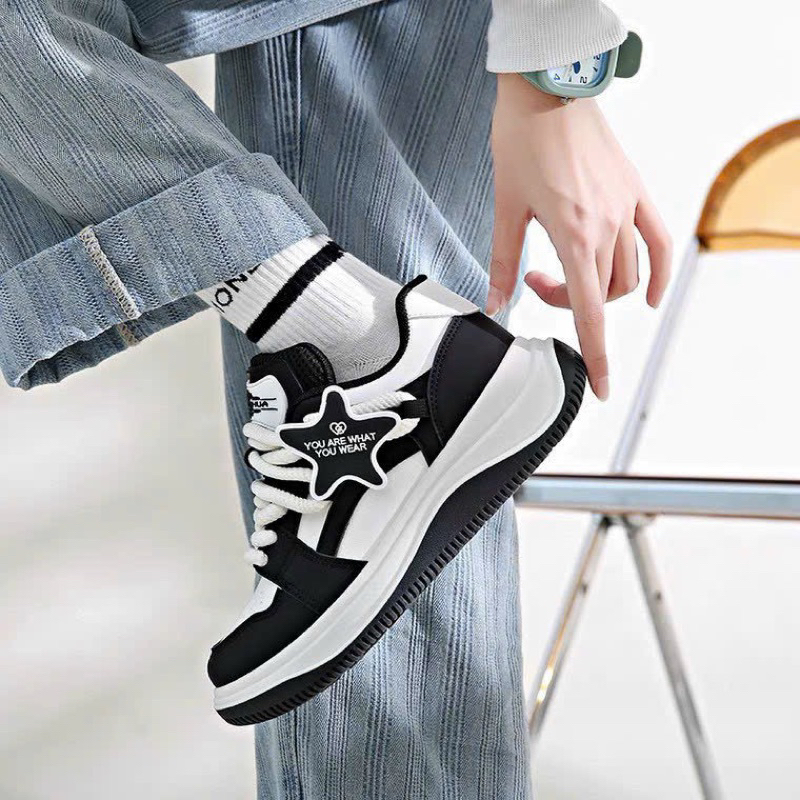 Giày Thể Thao Nâng Đế Mũi Thoáng Hơi Gắn Sao