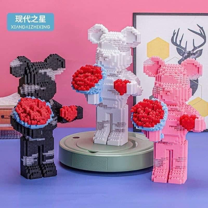 [TẶNG BÚA] Đồ Chơi Mô Hình Lego 3D Gấu Bearbrick Cầm Hoa Xếp Hình Lắp Ráp