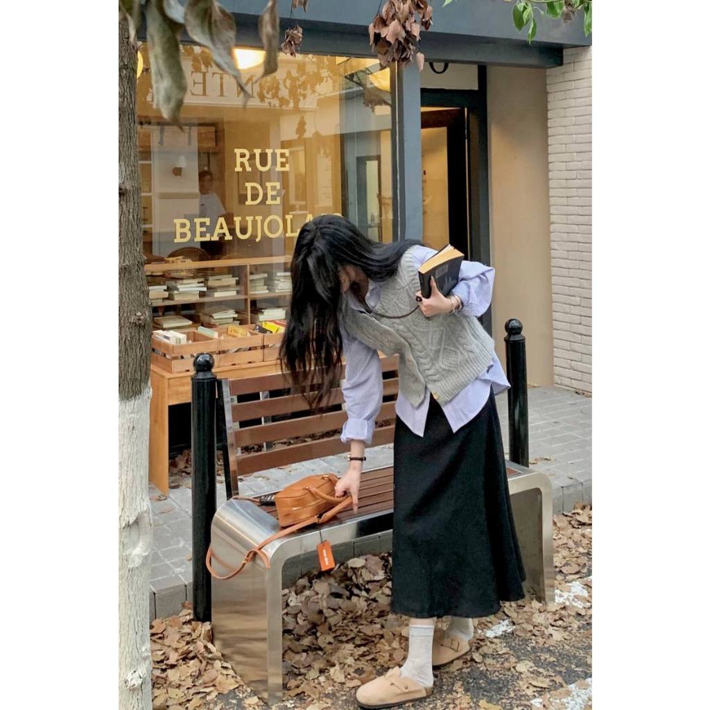 Set Đồ Nữ Áo Len Nữ Kiểu Áo Gile Len Màu Xám, Áo Sơ Mi Dài Tay Kẻ Sọc, Chân Váy Dài Qua Gối Set Đồ Nữ Đi Chơi SD689