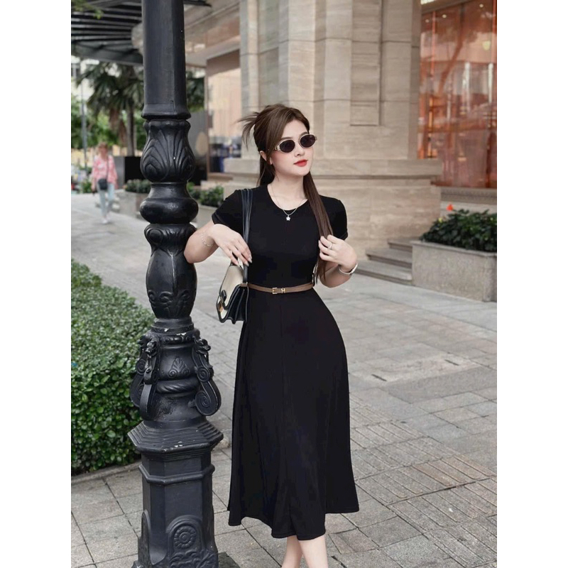Đầm thời trang nữ mặc đi chơi dáng váy dài xoè cổ tròng chất vải thun tăm lạnh có kèm dây nịt.
