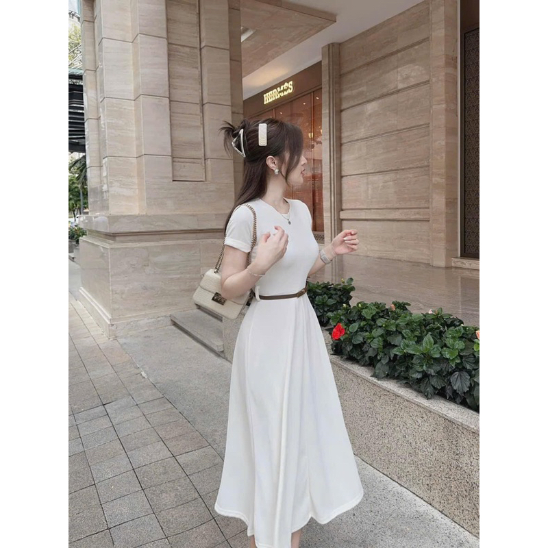 Đầm thời trang nữ mặc đi chơi dáng váy dài xoè cổ tròng chất vải thun tăm lạnh có kèm dây nịt.