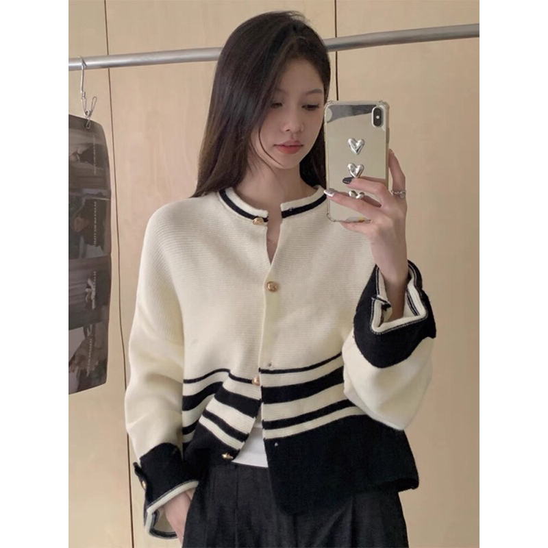 Áo len cardigan phối kẻ 2 màu freesize 23’September