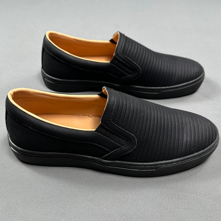 GN2 Giày Slip-on Cao Cấp Nam  /Giày Nam Thời Trang Màu Đen In Họa Tiết Kẻ Ngang Đế Cao Su Khâu Xung Quanh